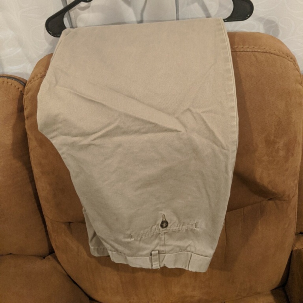 Men’s Dockers khaki pants